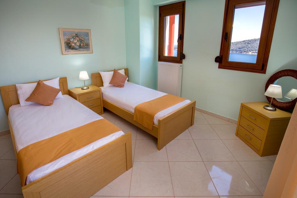 Aphrodite Villas Койнира Екстериор снимка