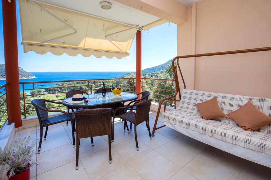 Aphrodite Villas Койнира Екстериор снимка