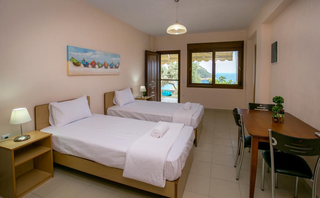 Aphrodite Villas Койнира Екстериор снимка