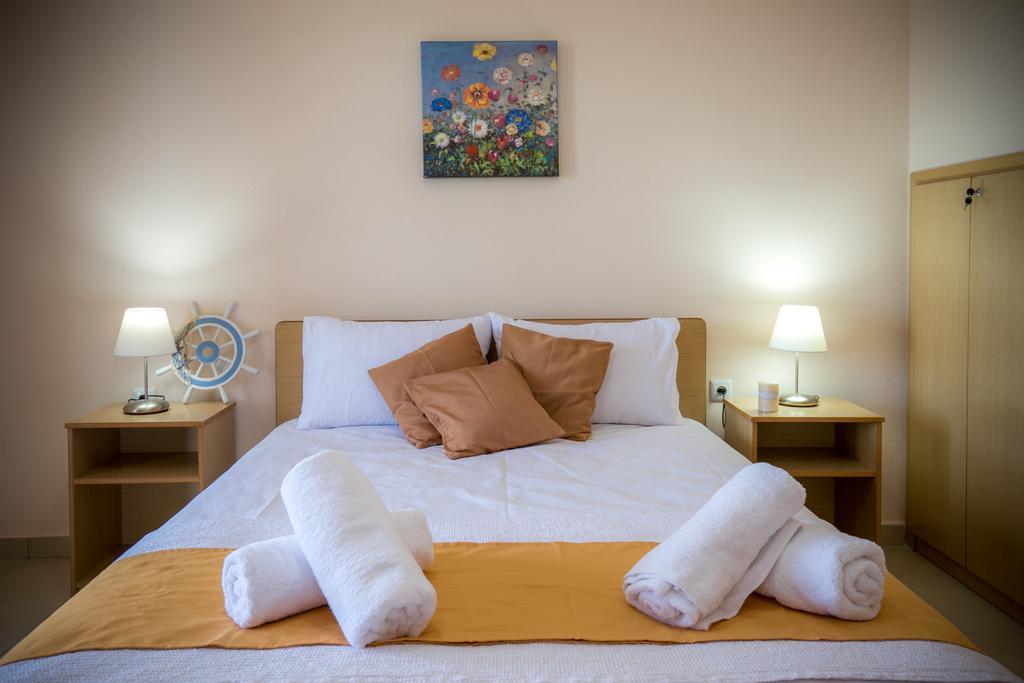 Aphrodite Villas Койнира Екстериор снимка