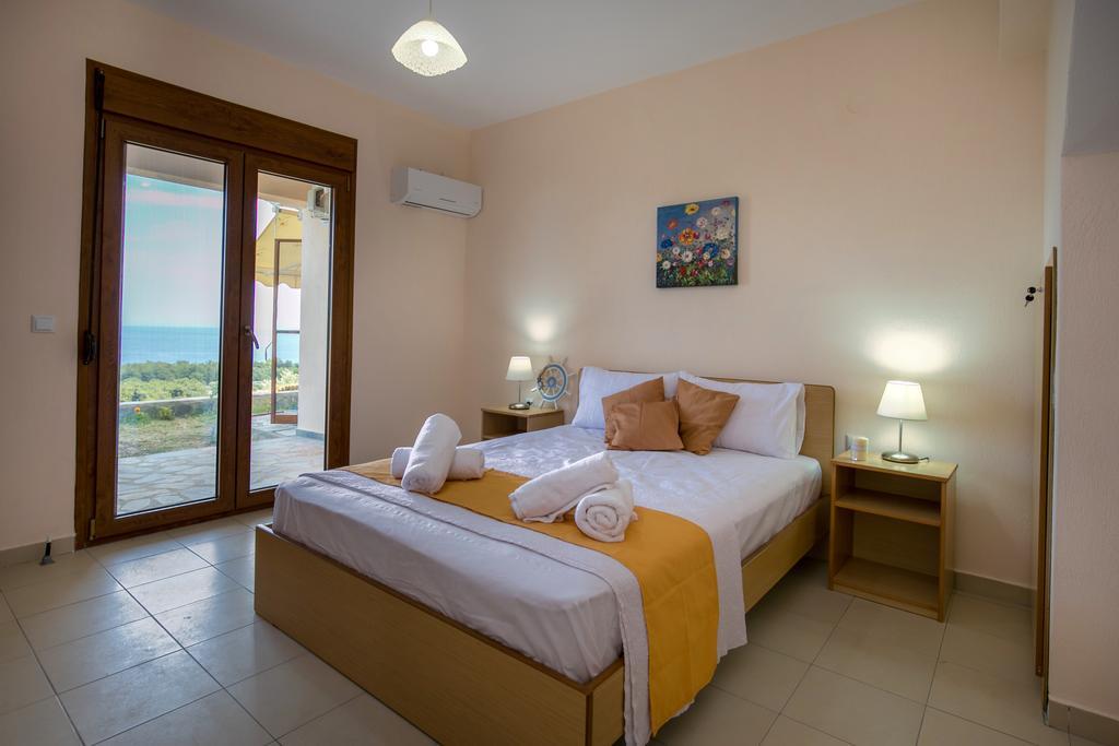 Aphrodite Villas Койнира Екстериор снимка