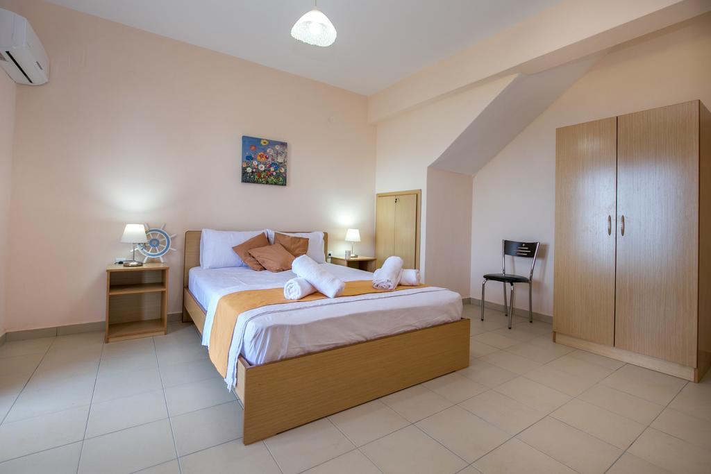 Aphrodite Villas Койнира Екстериор снимка