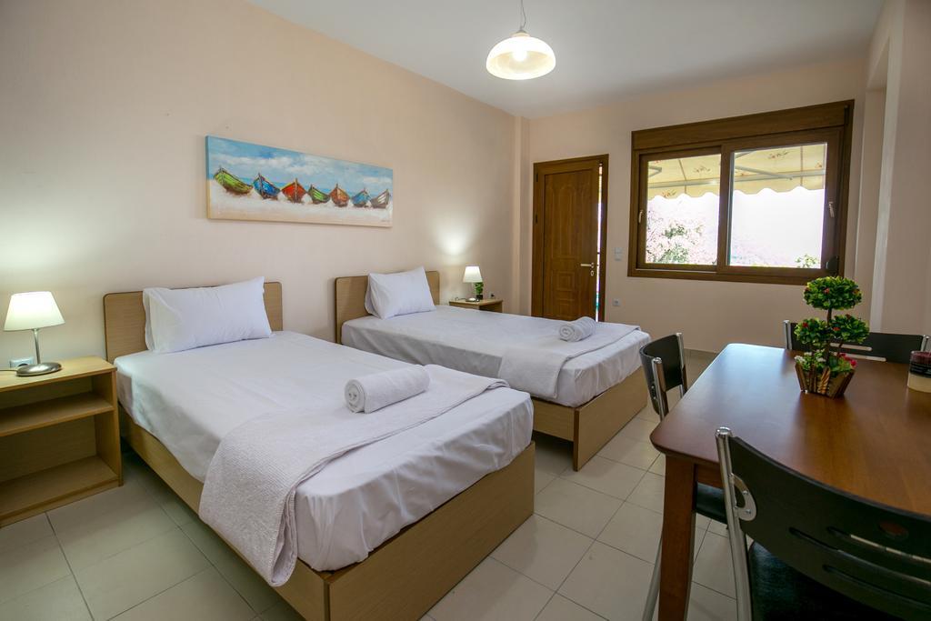 Aphrodite Villas Койнира Екстериор снимка